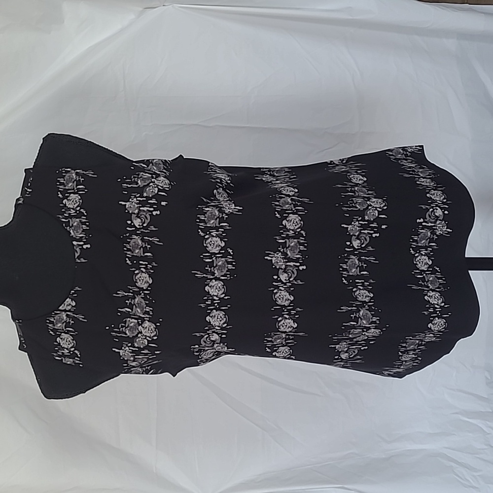 Muppie sleeveless blouse sz small